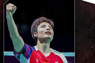 兴奋！吴曦社媒分享球队在更衣室庆祝胜利的照片：来之不易的胜利